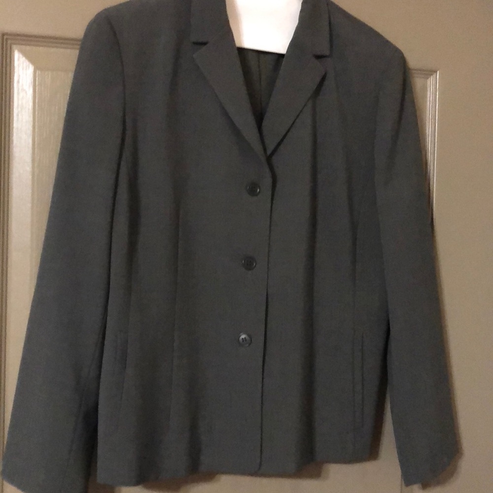Ann Taylor Lift gray jacket. Fully lined. Pockets